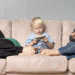 Қуш уясида кўрганини қилади