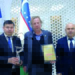 Parijda Didye Labushga “Oltin qalam” mukofoti topshirildi